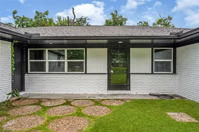320 Burnett Drive, Baytown, TX 77520 - Photo 2