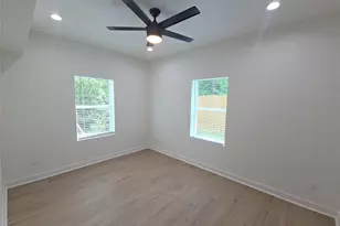 8101 Venus St, Houston, TX 77088 - Photo 8