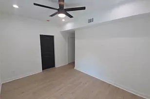 8101 Venus St, Houston, TX 77088 - Photo 10