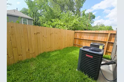 8101 Venus Street #B, Houston, TX 77088 - Photo 22