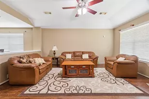 10306 Logan Bridge Ln, Sugar Land, TX 77498 - Photo 8