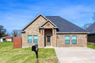 1206 N Avenue L, Freeport, TX 77541 - Photo 1