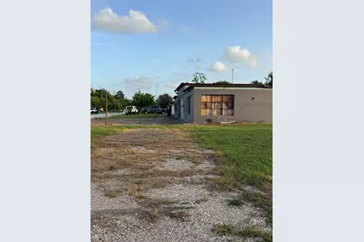 3 S Westward Street, Texas City, TX 77591 - Photo 2