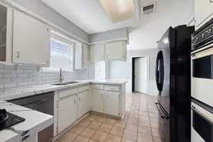 9206 Sharpview Dr, Houston, TX 77036 - Photo 10