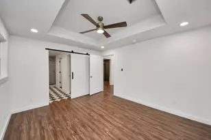 1015 E 32nd St, Houston, TX 77022 - Photo 16