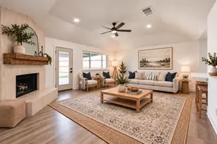905 River Creek Dr, La Porte, TX 77571 - Photo 2