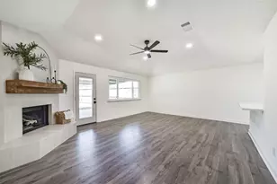 905 River Creek Dr, La Porte, TX 77571 - Photo 10
