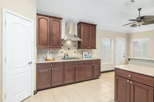 179 Greenridge Cir, League City, TX 77573 - Photo 10