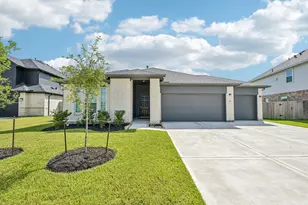 409 Chardonnay Dr, Alvin, TX 77511 - Photo 2