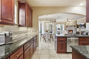 206 N Vershire Cir, The Woodlands, TX 77354 - Photo 12