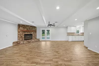 302 Country Road 893, Angleton, TX 77515 - Photo 10