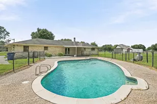 302 Country Road 893, Angleton, TX 77515 - Photo 26