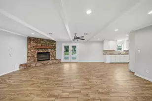 302 Country Road 893, Angleton, TX 77515 - Photo 10