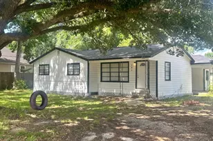 125 Kellum St, Liberty, TX 77575 - Photo 2