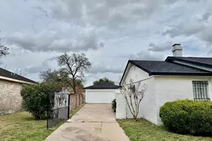 12834 Glenwolde Dr, Houston, TX 77099 - Photo 2