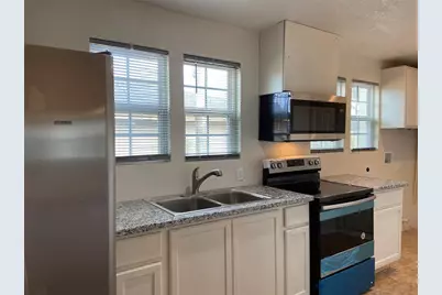 12115 Segrest Drive, Houston, TX 77047 - Photo 8