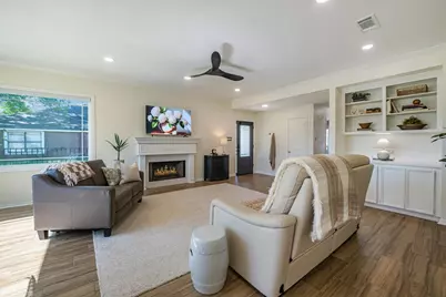 152 Waters Edge At 18th, Huntsville, TX 77340 - Photo 6