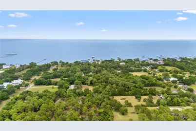 325 Bay Avenue S, Kemah, TX 77565 - Photo 4
