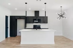 1615 Dolly Wright St, Houston, TX 77088 - Photo 2