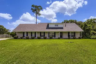 3513 E Bayou Dr, Shoreacres, TX 77571 - Photo 2