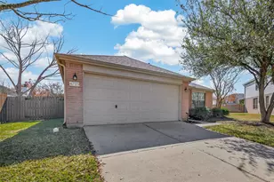 4719 Silver Spruce Ln, Friendswood, TX 77546 - Photo 4