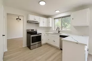 9515 Secretariat Dr, Houston, TX 77065 - Photo 2