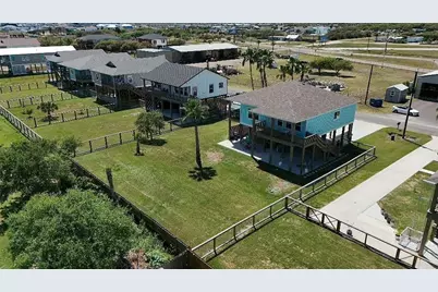 2106 S Young Street, Rockport, TX 78382 - Photo 4