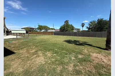 2106 S Young Street, Rockport, TX 78382 - Photo 10