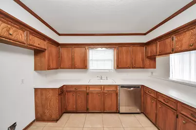 8006 Oakington Drive, Houston, TX 77071 - Photo 10