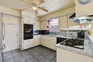 5622 Sheraton Oaks Dr, Houston, TX 77091 - Photo 8