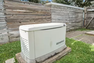 6603 Grovewood Ln, Houston, TX 77008 - Photo 24