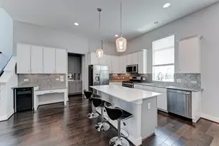 8409 Hempstead Rd, Houston, TX 77008 - Photo 16