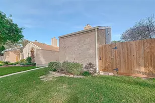12111 Poulson Dr, Houston, TX 77031 - Photo 2