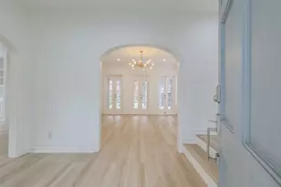 2201 Maroneal St, Houston, TX 77030 - Photo 6