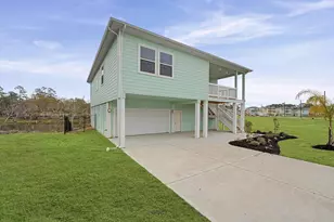 3801 Peacock Isle Dr, Dickinson, TX 77539 - Photo 4