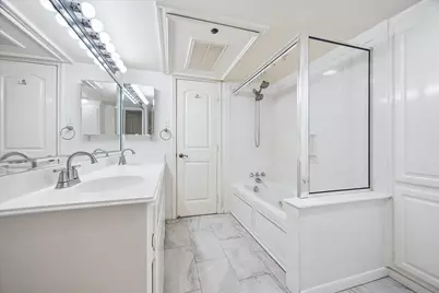 3131 Southwest Freeway #46, Houston, TX 77098 - Photo 8