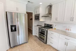 3119 Shawnee Dr, Sugar Land, TX 77479 - Photo 6