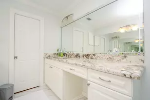 9906 Cedardale Dr, Houston, TX 77055 - Photo 18