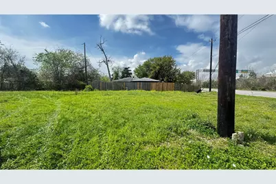 2109 W Texas Avenue, Baytown, TX 77520 - Photo 1