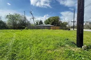 2109 W Texas Ave, Baytown, TX 77520 - Photo 1
