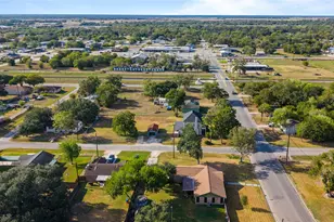 113 S Pumphrey St, Edna, TX 77957 - Photo 36