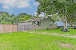5220 Krueger Dr, Dickinson, TX 77539 - Photo 4