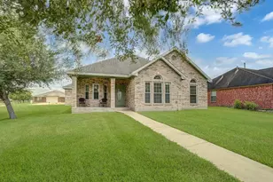 131 Silverbell Cir, Lake Jackson, TX 77566 - Photo 32
