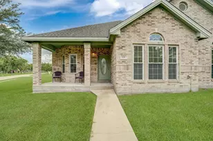131 Silverbell Cir, Lake Jackson, TX 77566 - Photo 2