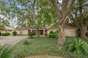 2719 E Pebble Beach Dr, Missouri City, TX 77459 - Photo 2