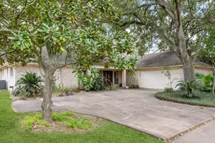 2719 E Pebble Beach Dr, Missouri City, TX 77459 - Photo 10