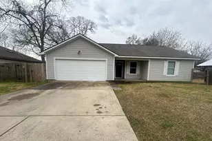 214 N 3rd St, Sealy, TX 77474 - Photo 1