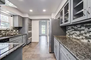 674 Ravensworth Dr, Conroe, TX 77302 - Photo 10