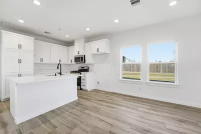 530 N 4th Street, La Porte, TX 77571 - Photo 4