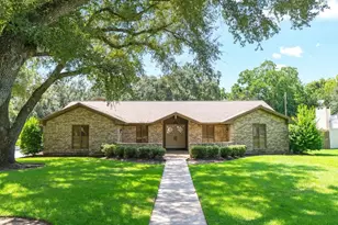 2624 Oak Dr Dr, Bay City, TX 77414 - Photo 1